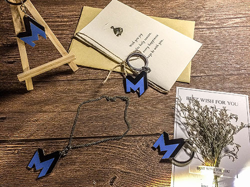 蓝黑五金配件挂链